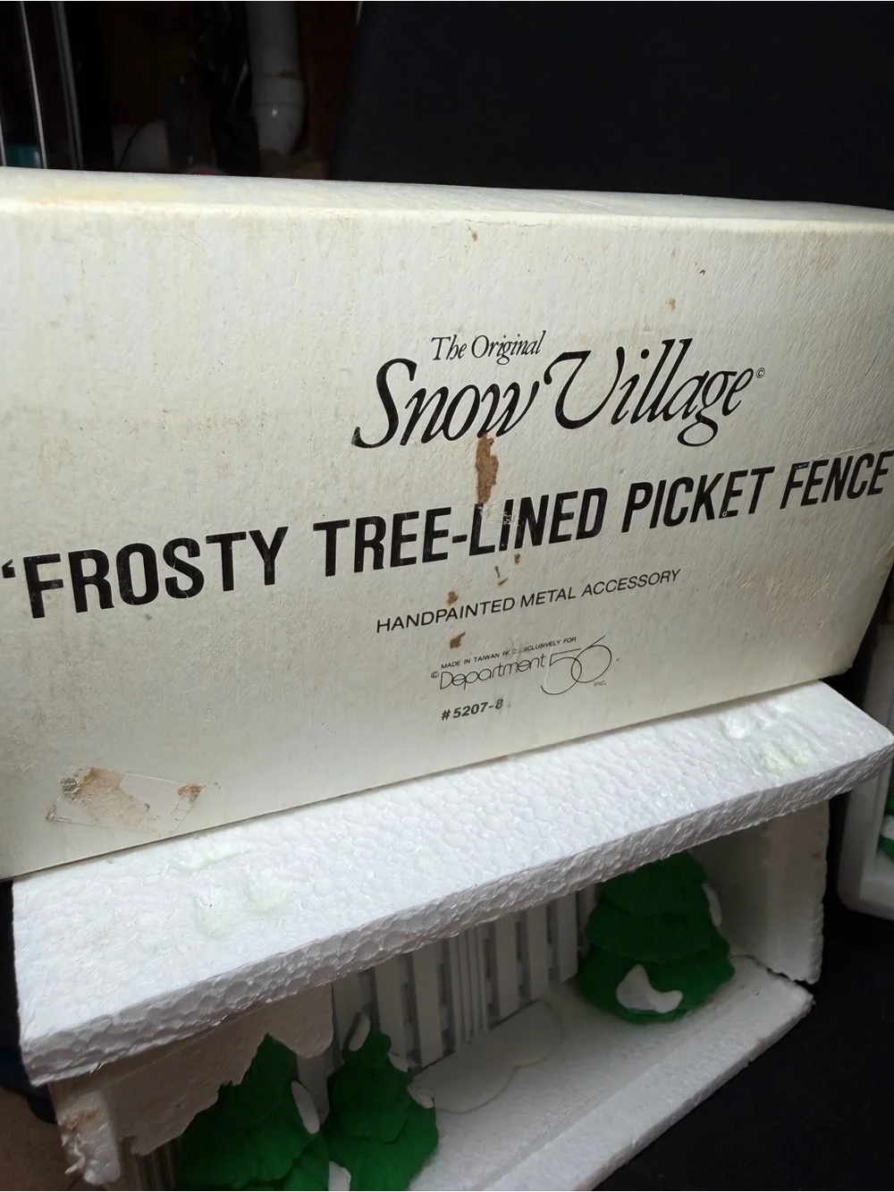 Dept 56 Original Snow Village “Frosty Tree-Lined Picket Fence” Accessory #5207-8